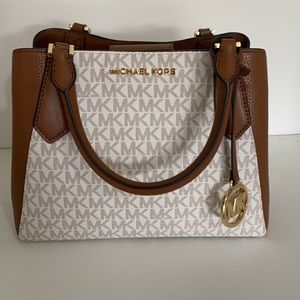 Micheal Kors Purse